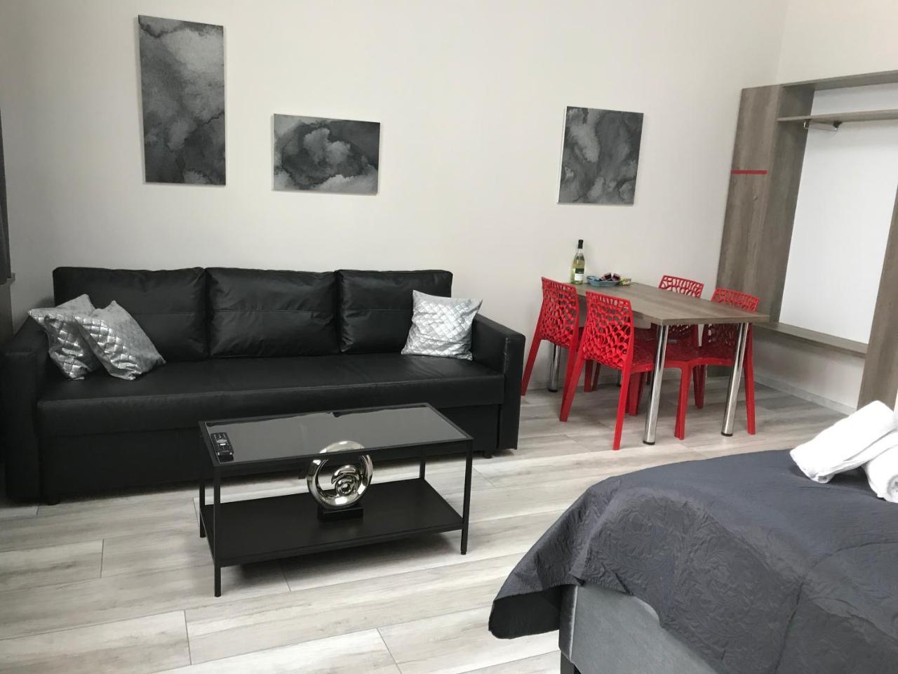 Old Town Boutique Apartments Ліберець Екстер'єр фото