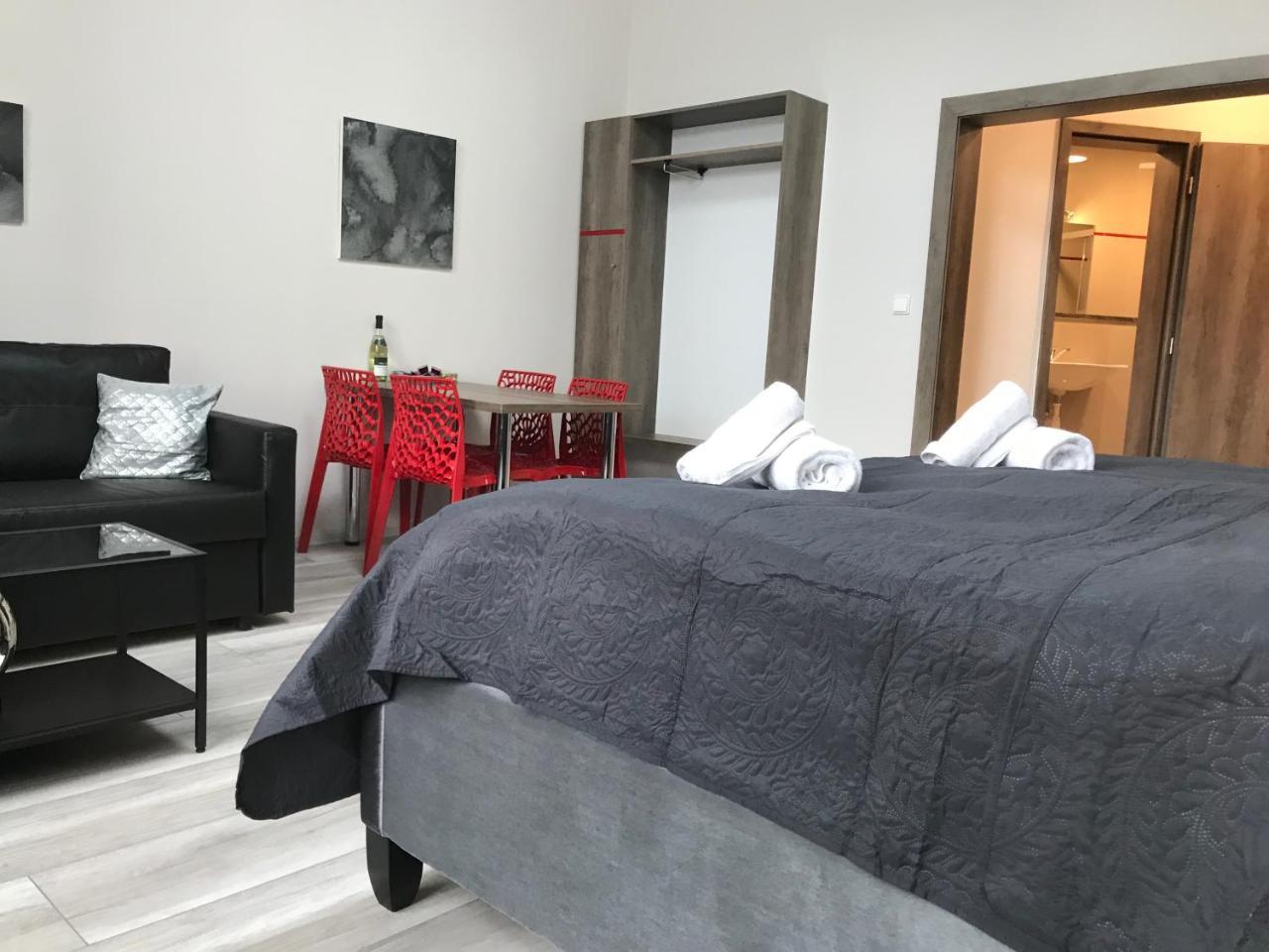 Old Town Boutique Apartments Ліберець Екстер'єр фото