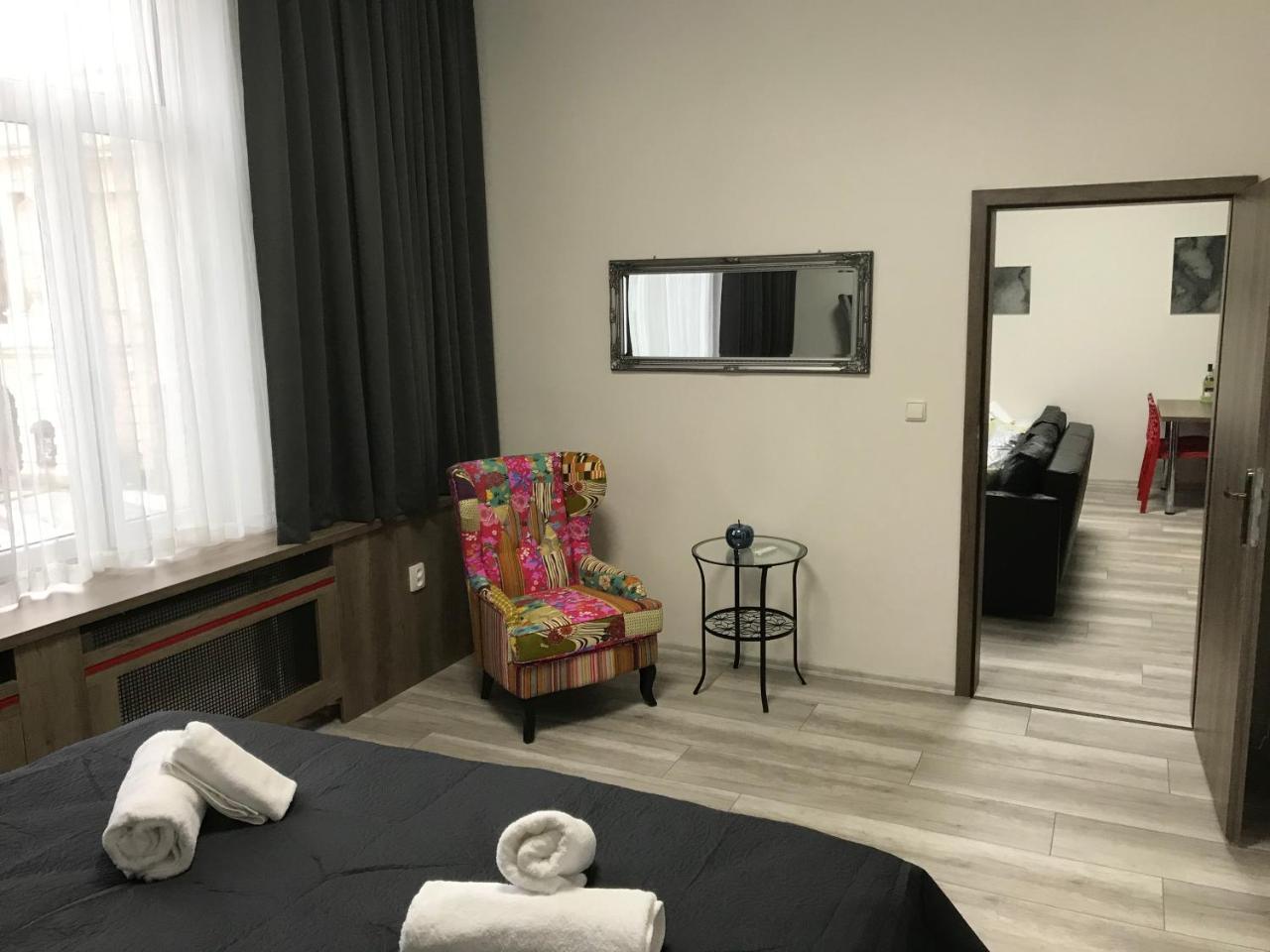 Old Town Boutique Apartments Ліберець Екстер'єр фото